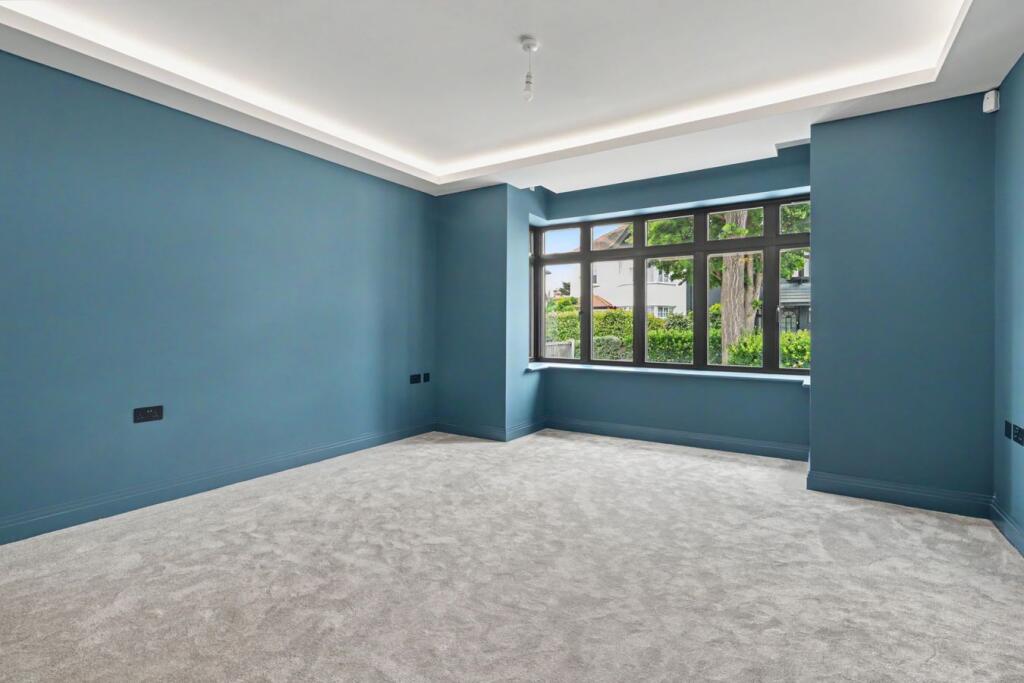 House in Southend-on-Sea - More