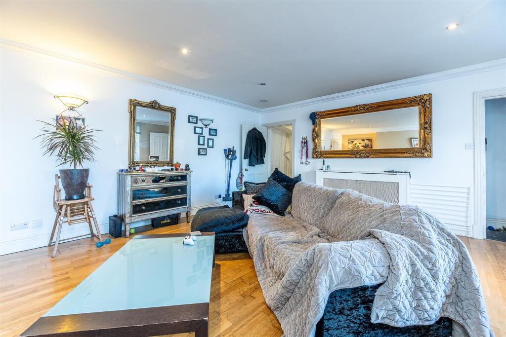 Apartment in Nottingham, The Park - View 3