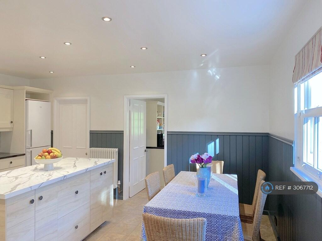House in Guildford - View 4