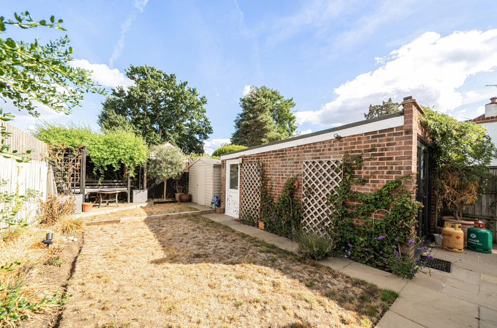 House in Elmbridge, Hersham - View 4