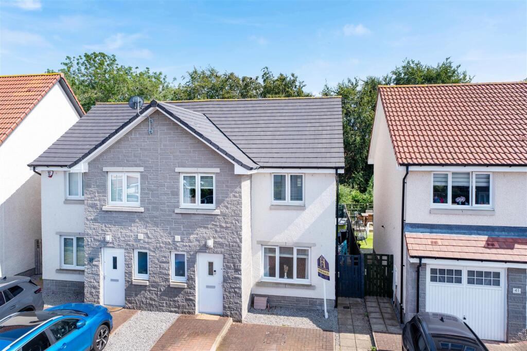 House in East Calder, Calderwood - View 2
