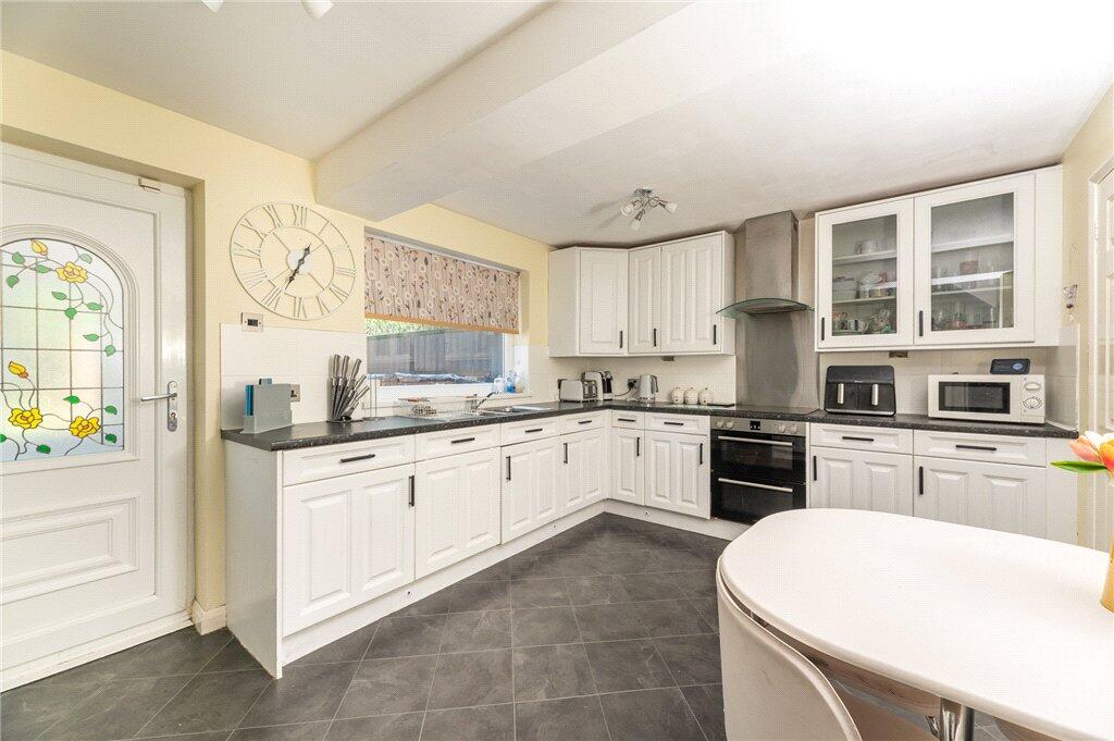 House in Leeds, Middleton - More