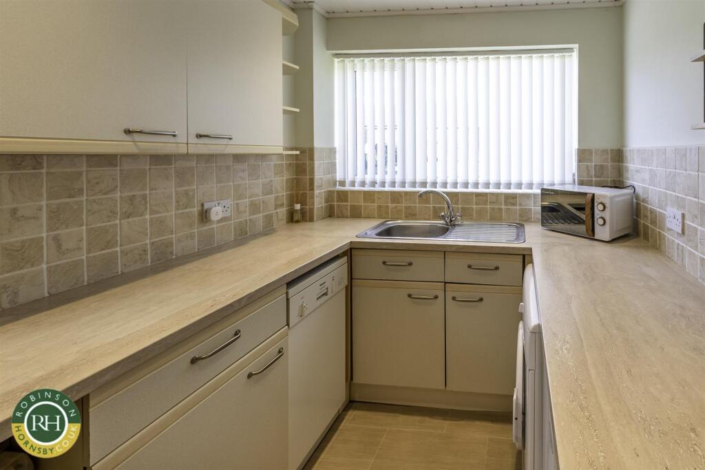 All Hallowes Drive, Tickhill, Doncaster photo 4