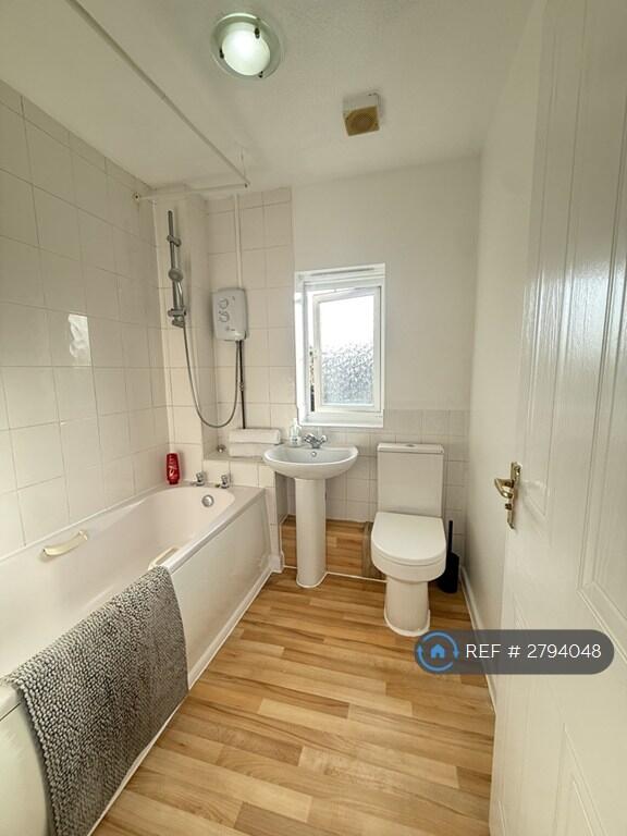 3 bedroom semi-detached house for rent