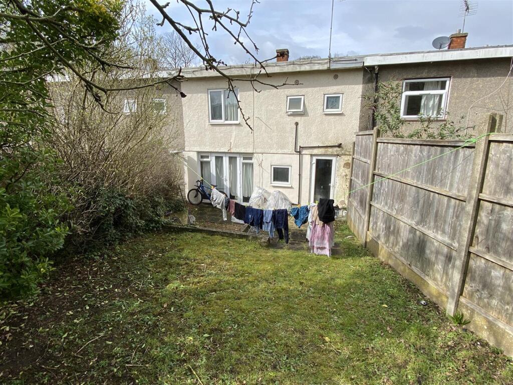Hazel Grove, Hatfield photo 3