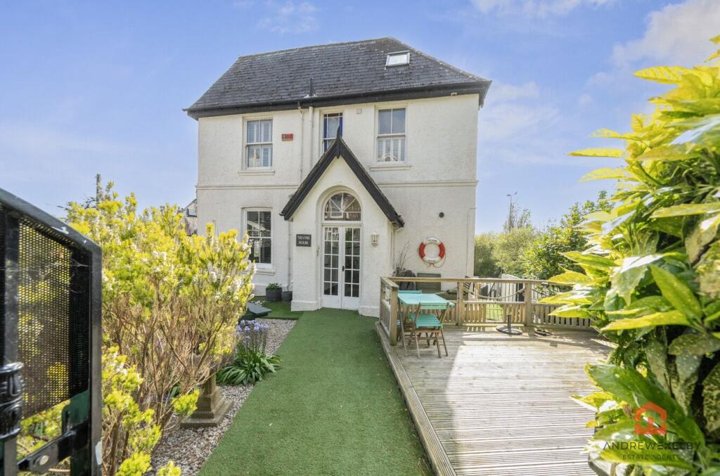 Main image of property: Penzance TR18