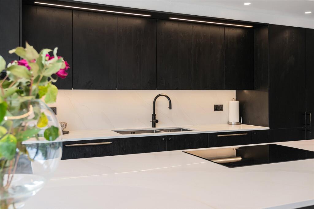 House in Watford - View 5