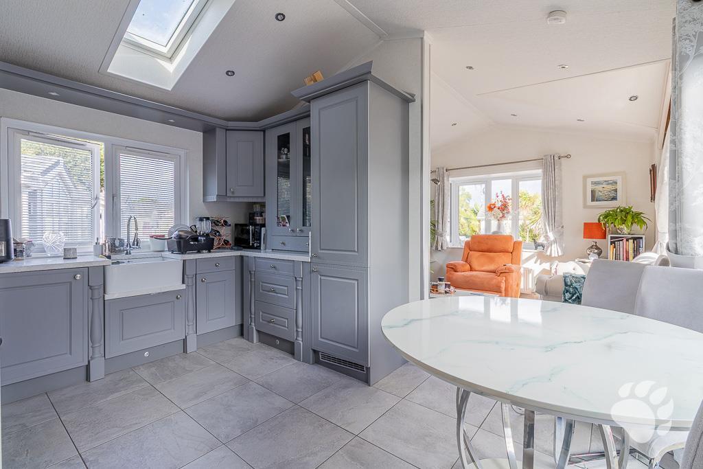 House in Southend-on-Sea - More