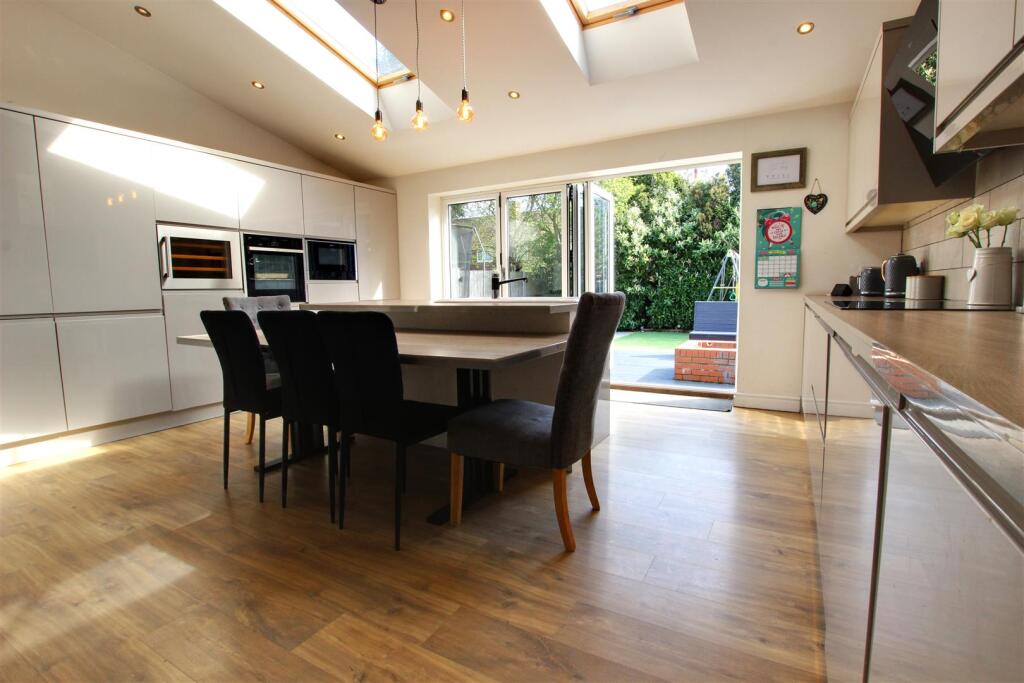 Lowfield Road, Anlaby, Hull photo 4