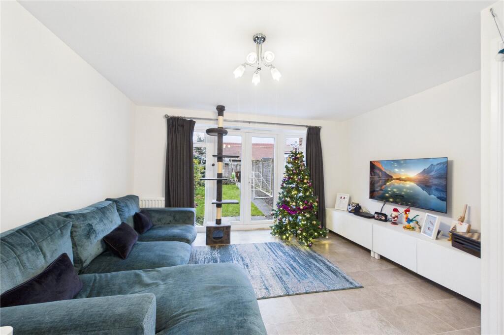 Tabby Drive, Three Mile Cross, Reading, Berkshire, RG7 photo 2