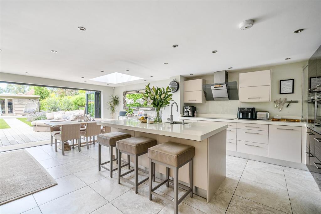 Farm Road, Maidenhead - View 2