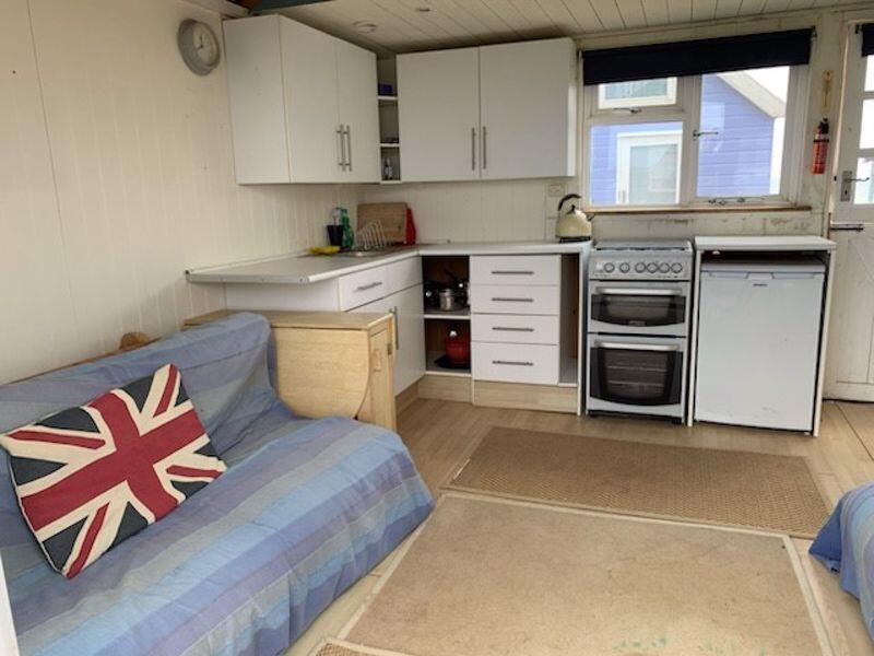 Mudeford Sand Spit, Hut 142 photo 4