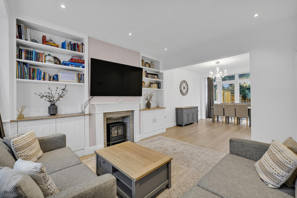 House in London, Rush Green - View 2