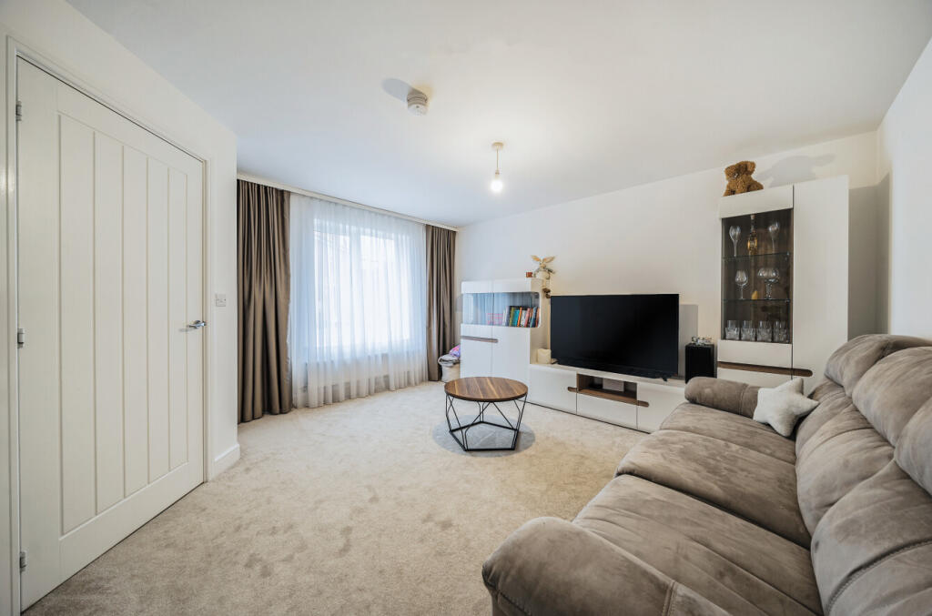 Sanderling Close, Kirby Cross, Frinton-on-Sea photo 3