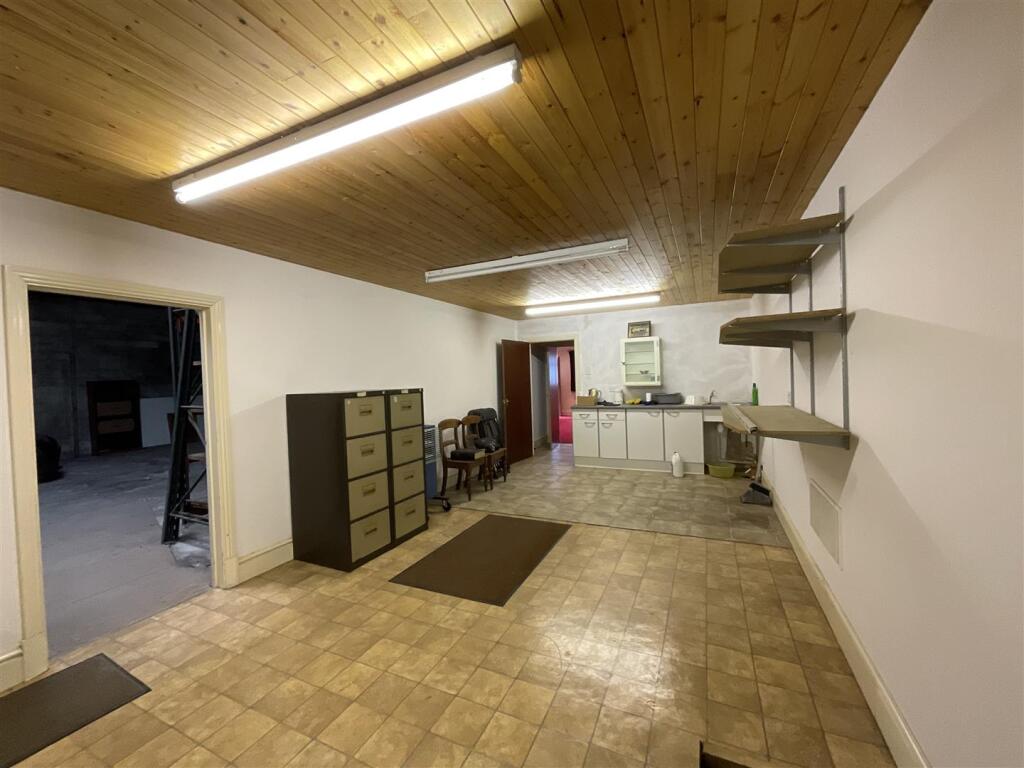Cwmamman Road, Glanamman - More