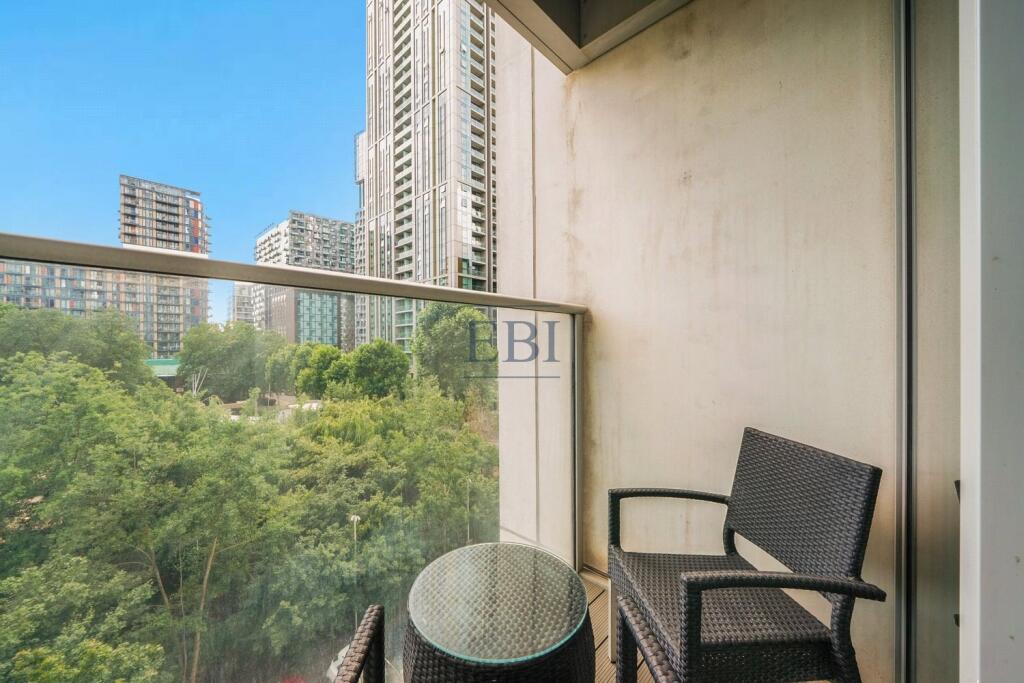 Apartment in London, Isle of Dogs - View 4