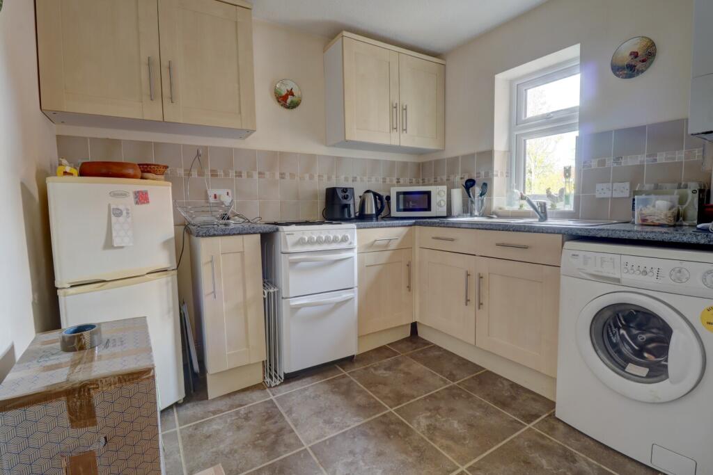 Malthouse Square, Princes Risborough, Buckinghamshire, HP27 photo 3