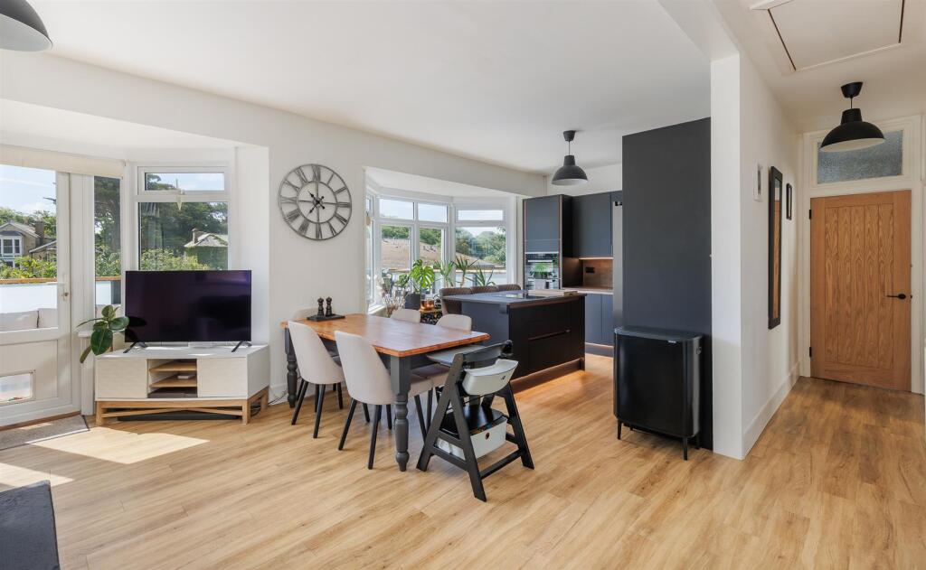 THREE BEDROOM BUNGALOW - Zig Zag Road, Ventnor - View 6