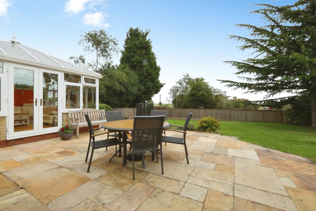House in Rotherham, Laughton-en-le-Morthen - More