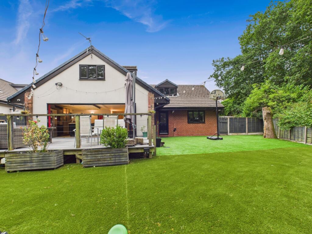 10 Blackthorne Road, Gee Cross SK14 5EG photo 4
