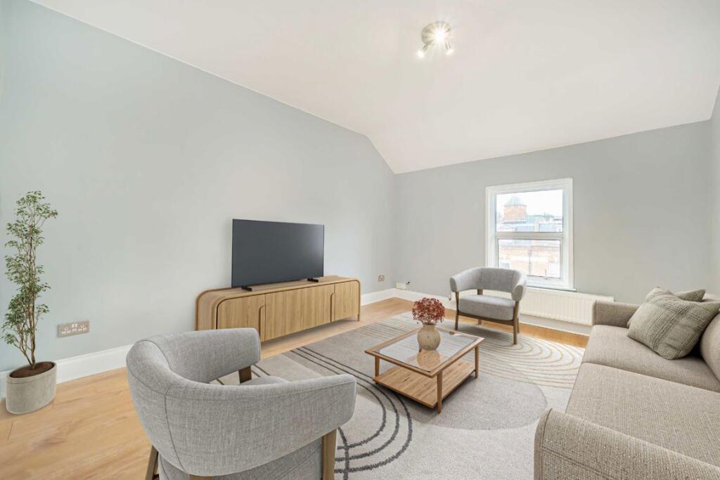 Apartment in London, Park Royal - View 2