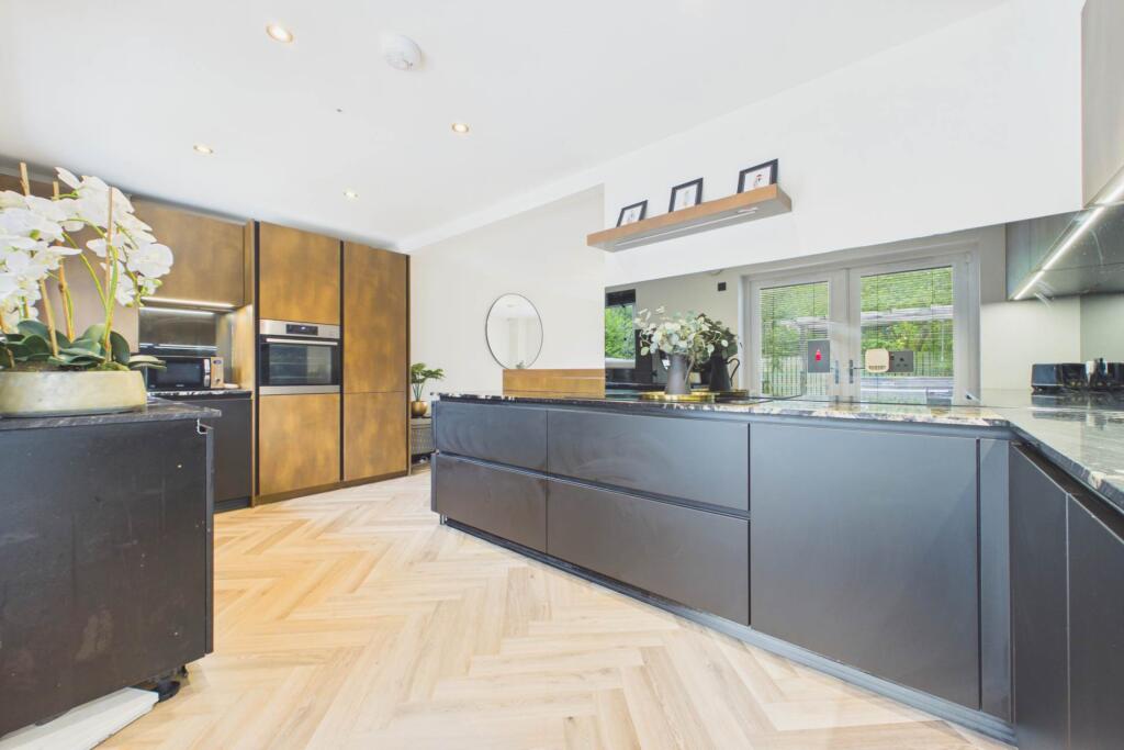 House in Coatbridge, Greenend, Whifflet - More