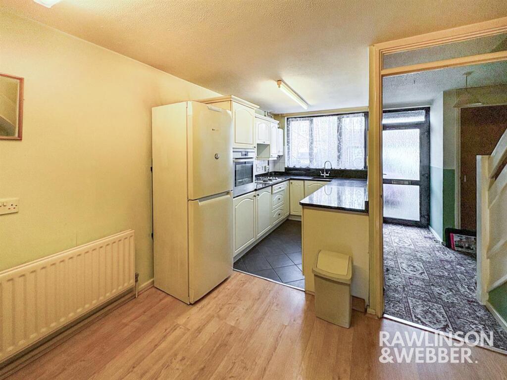 Avern Road, West Molesey photo 2