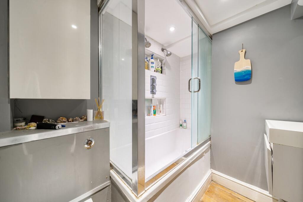 Apartment in London - View 5
