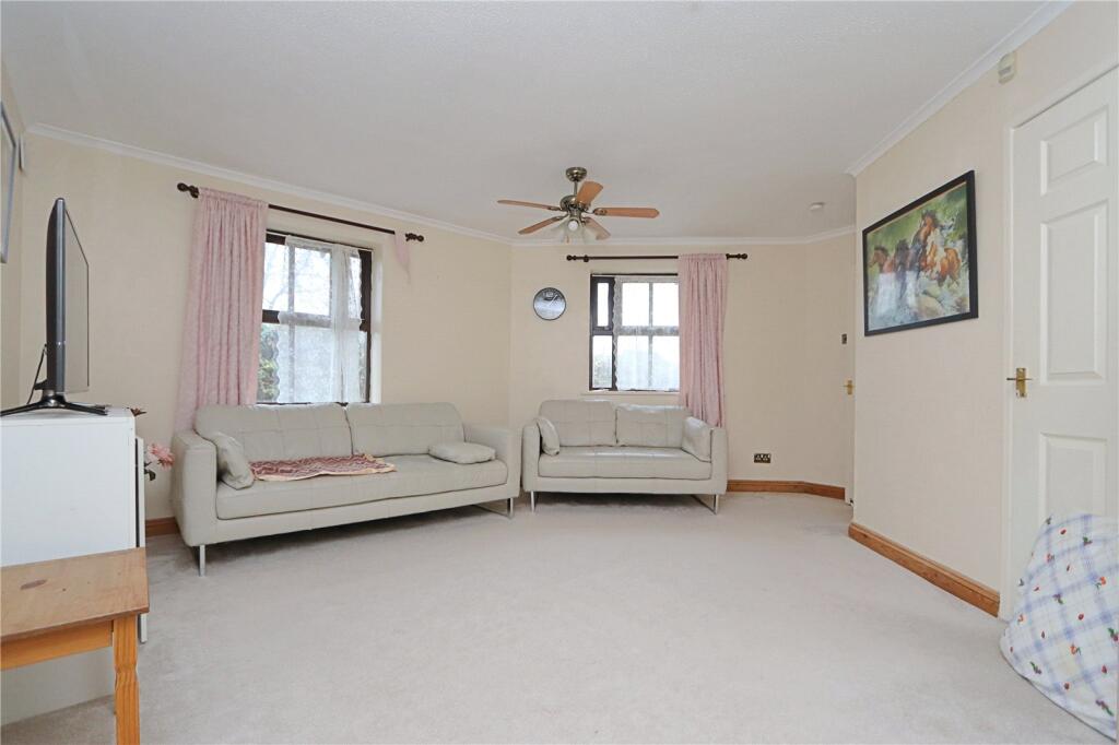 House in Milton Keynes, Monkston, Kents Hill, Monkston and Brinklow - View 3