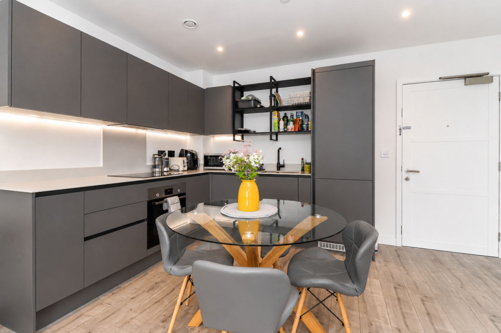 Apartment in Watford, Hertfordshire - View 3