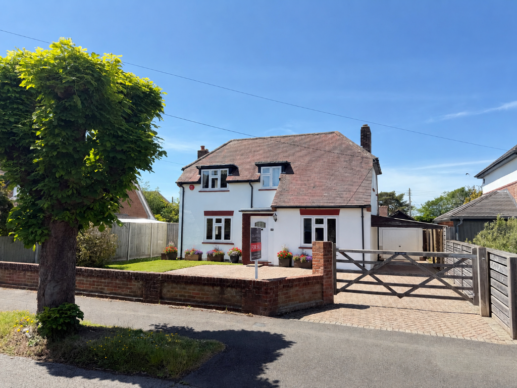 Main image of property: Chestnut Avenue, New Milton, Hampshire, BH25