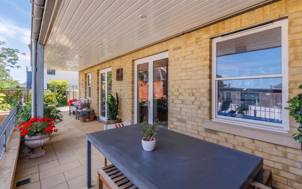 Apartment in Cowes, Isle of Wight - View 3