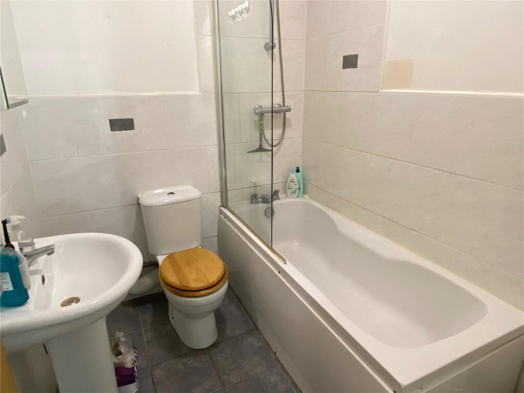 Apartment in Kirklees, West Yorkshire - View 5