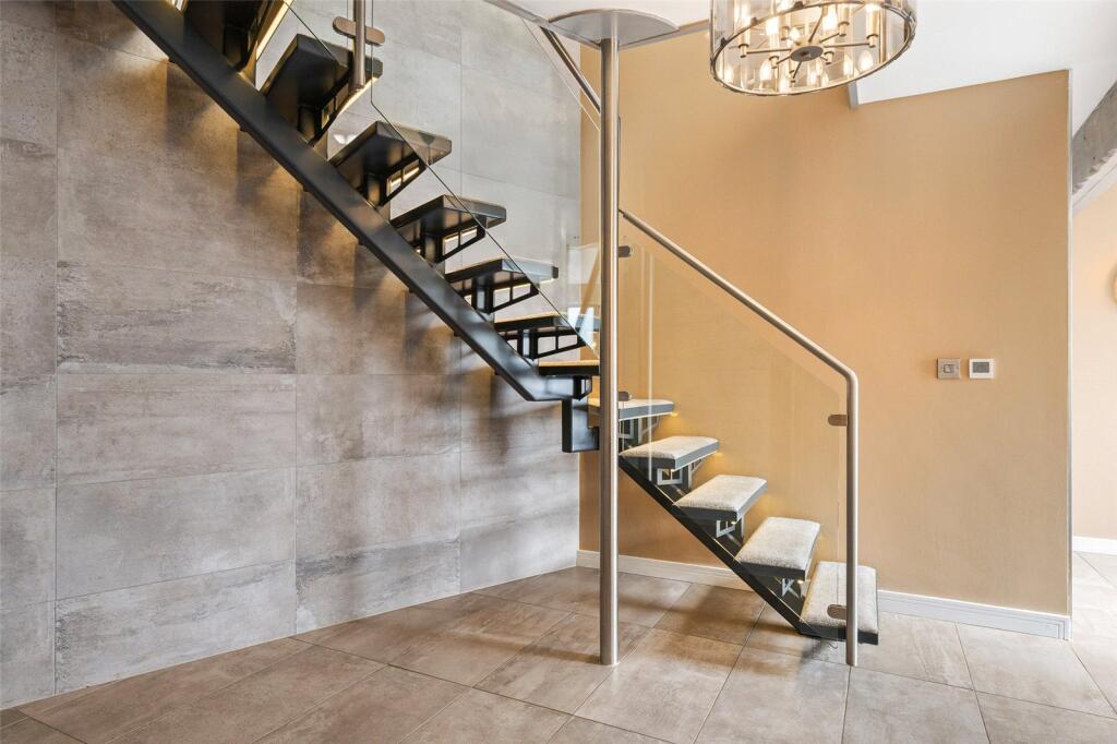 House in Huddersfield - View 5
