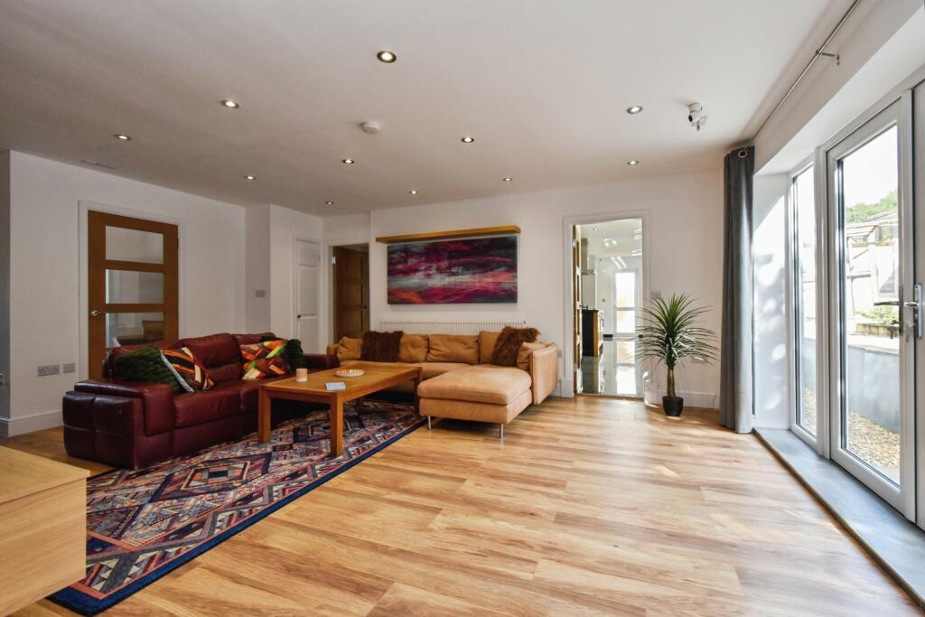 House in Gellinudd, Cilybebyll - View 5