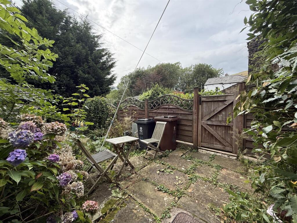 House in Oldham, Saddleworth - View 4