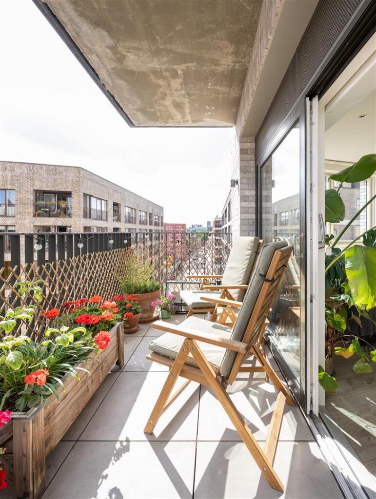 Apartment in London, Fish Island Village, Bow - View 3