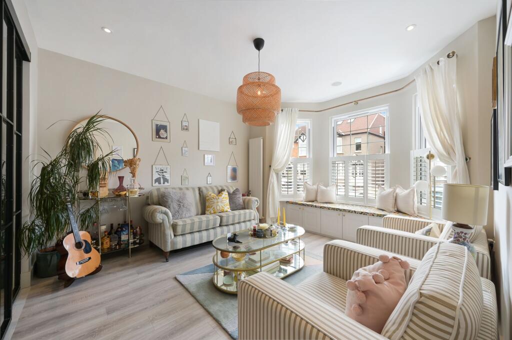 House in London, Benhilton - View 4