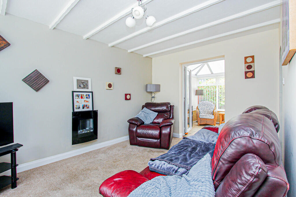 House in Irthlingborough, North Northamptonshire - More