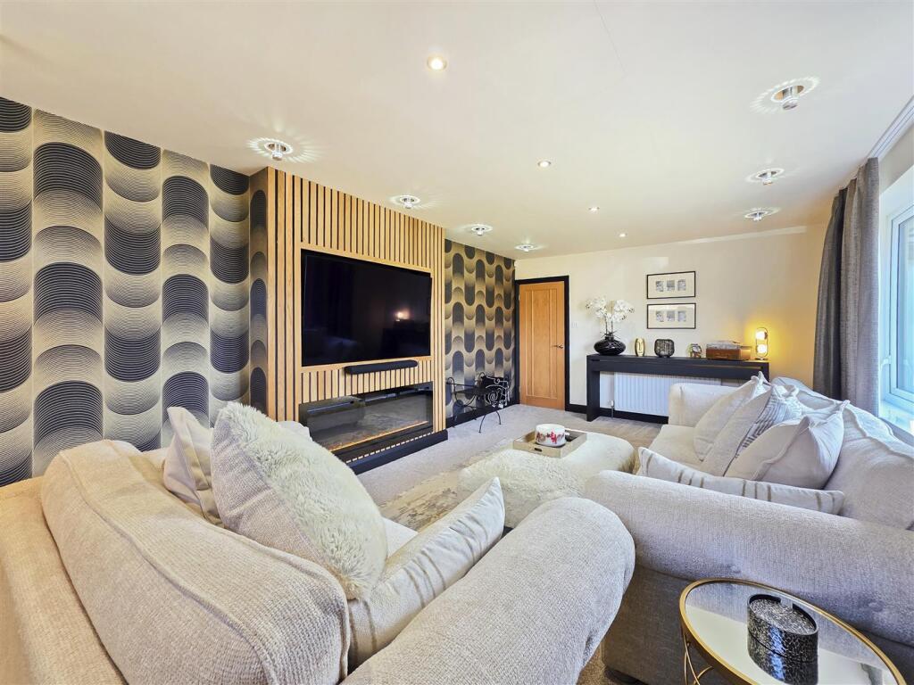 Sunningdale Drive, Woodborough, Nottingham photo 4