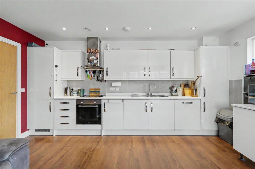 Apartment in Worthing, West Sussex - View 3