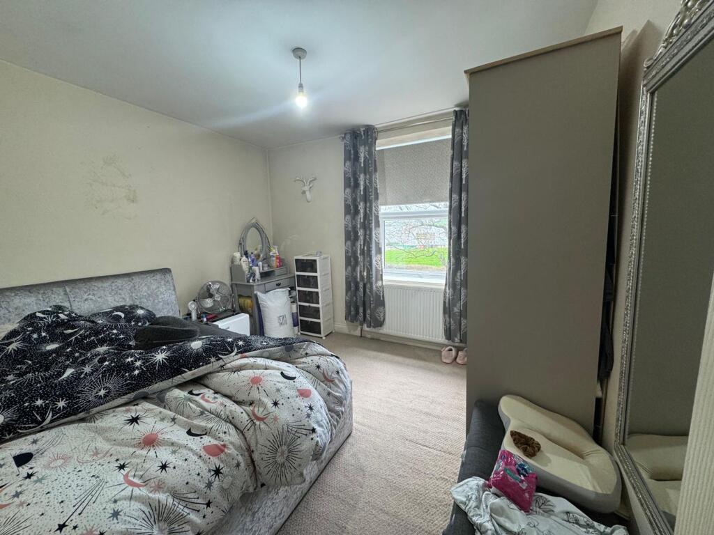 Leeds Road, Huddersfield, HD2 photo 4
