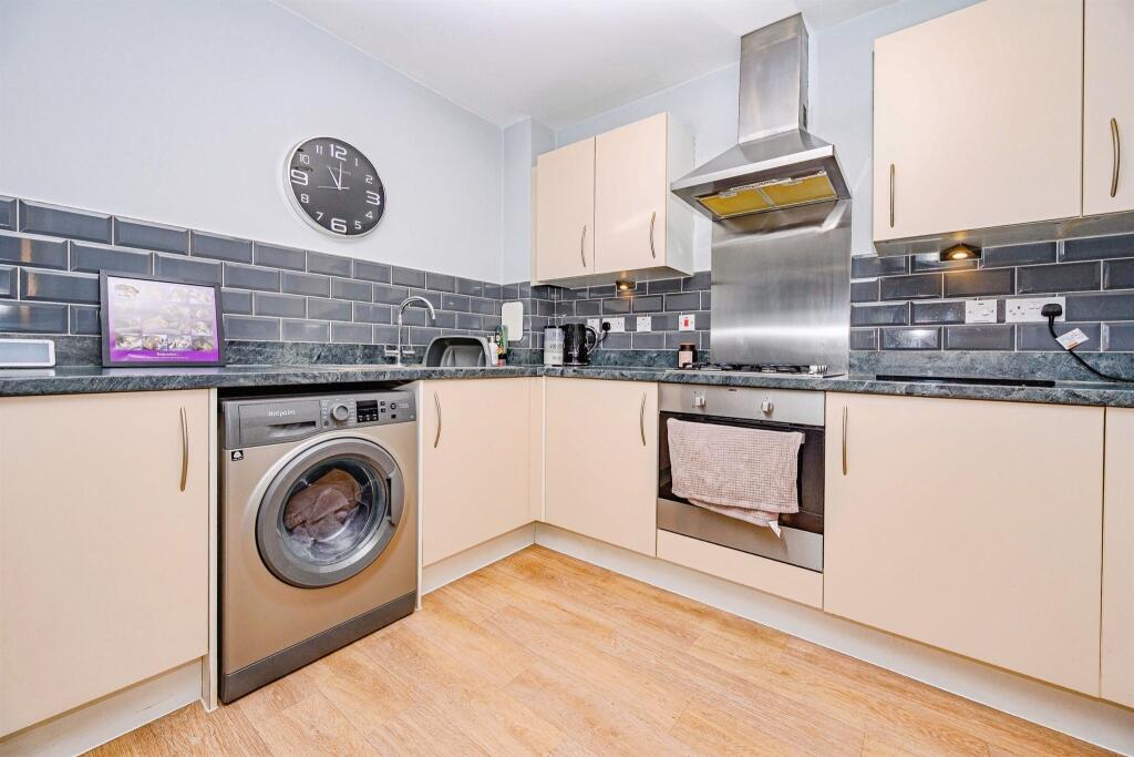Apartment in Dacorum, Nash Mills - View 2