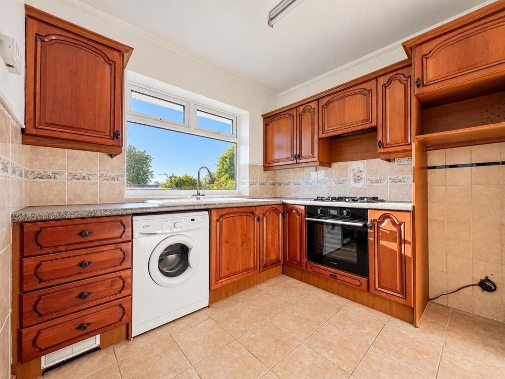 House in Newcastle-under-Lyme, The Westlands - More