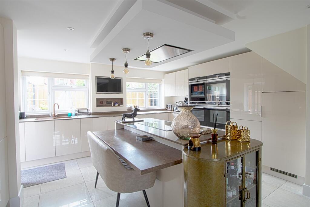 House in Basildon, Billericay - View 2