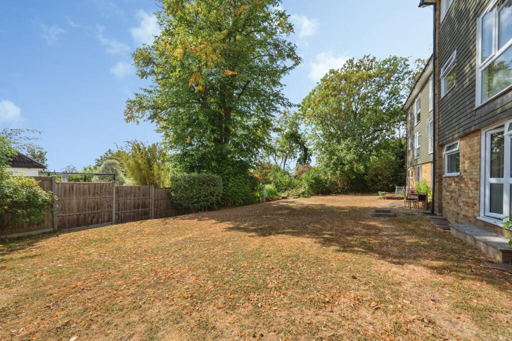Apartment in Sutton - View 4