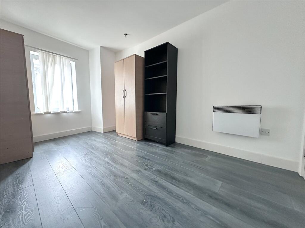 Apartment in Birmingham, West Midlands - More