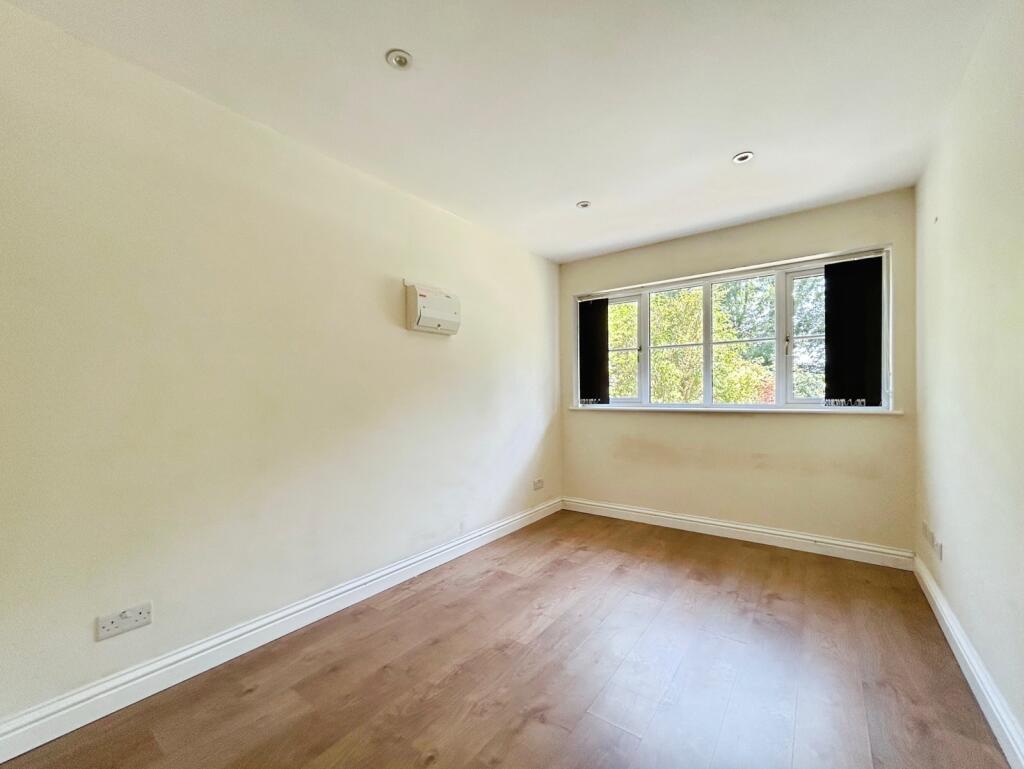 House in Hart, Winchfield - View 3