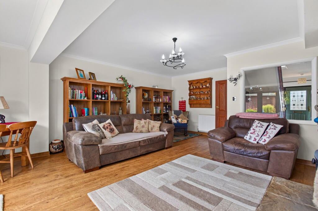 House in Northampton, Pytchley - More