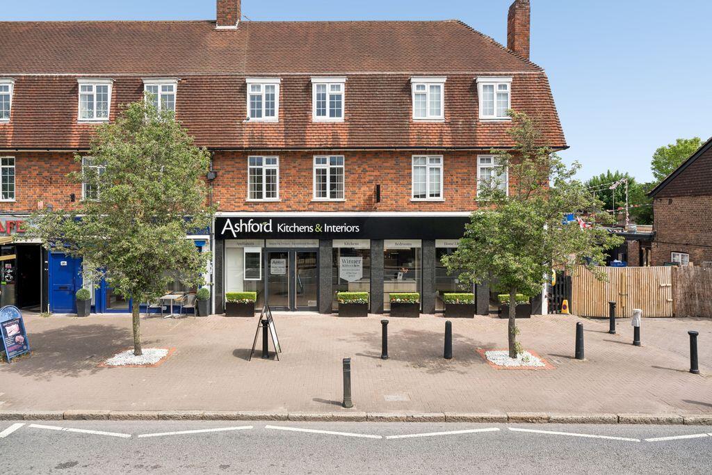 Main image of property: The Parade, Farnham Common 3 bedroom apartment £1695pcm